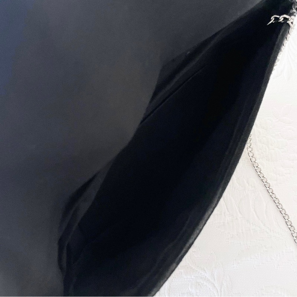 NWT Lulus Black and White Beaded Chevron Stripe Floral Clutch bag - Picture 5 of 9